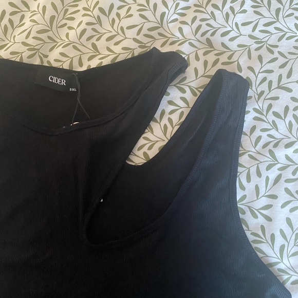 Solid Asymmetrical Sleeveless Crop Top - Picture 4 of 4